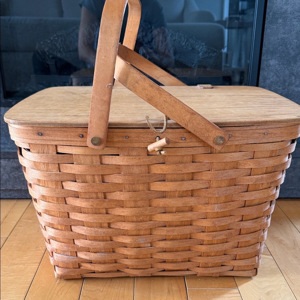 Vintage classic 1990 LONGABERGER Classic Brown Woven Picnic Basket